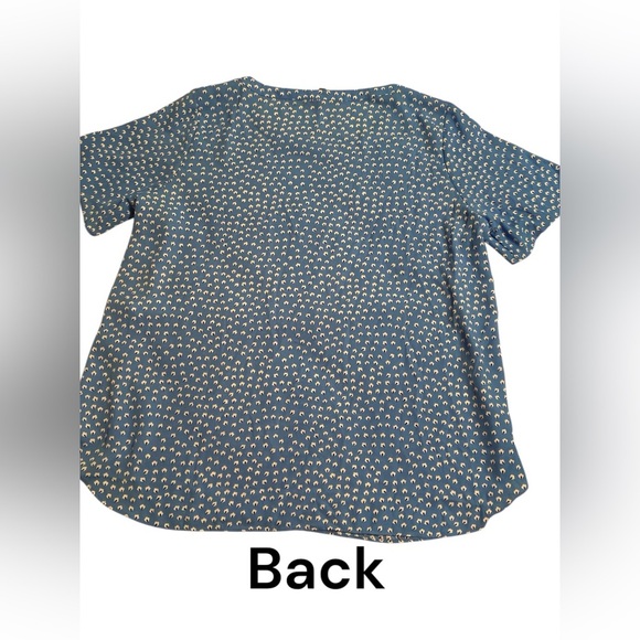 Banana Republic blue with white little floral print size XL
A32 - Picture 7 of 10